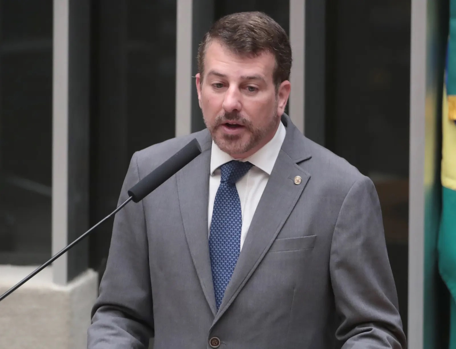 Daniel Soranz discursando na tribuna da Câmara dos Deputados