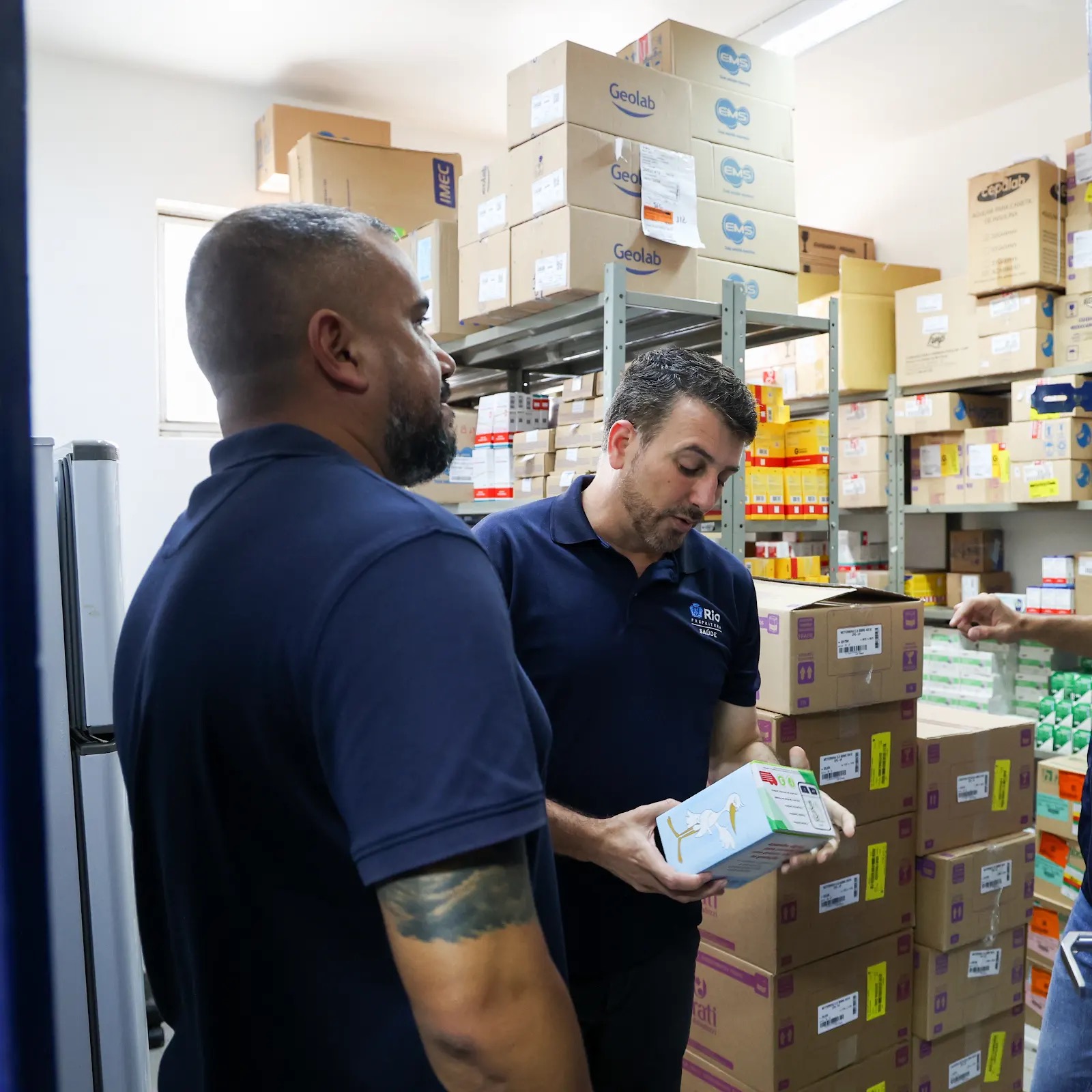 Fiscalização de estoque de medicamentos em unidade de saúde do Rio de Janeiro