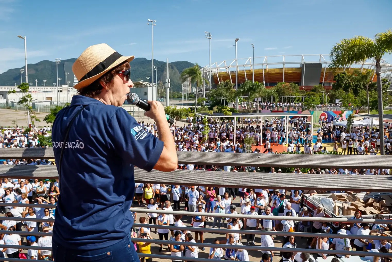 Equipe de saúde da família em atendimento na atenção primária do Rio de Janeiro