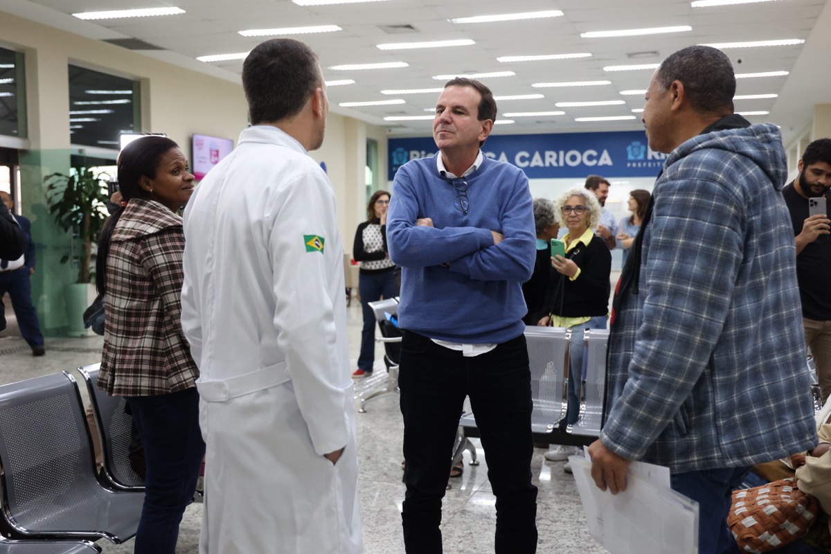 Prefeito Eduardo Paes em visita ao Centro Carioca do Olho, no Super Centro Carioca de Saúde