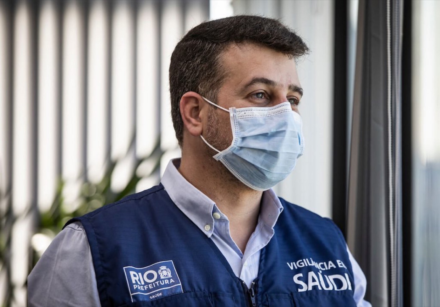 “Em outubro, vamos voltar a aglomerar, abraçar e beijar”, diz secretário de Saúde do RJ