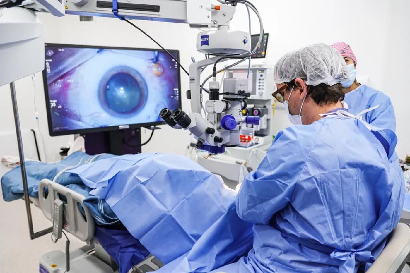 SUS: Prefeitura do Rio faz primeira cirurgia de retina em 3D do estado