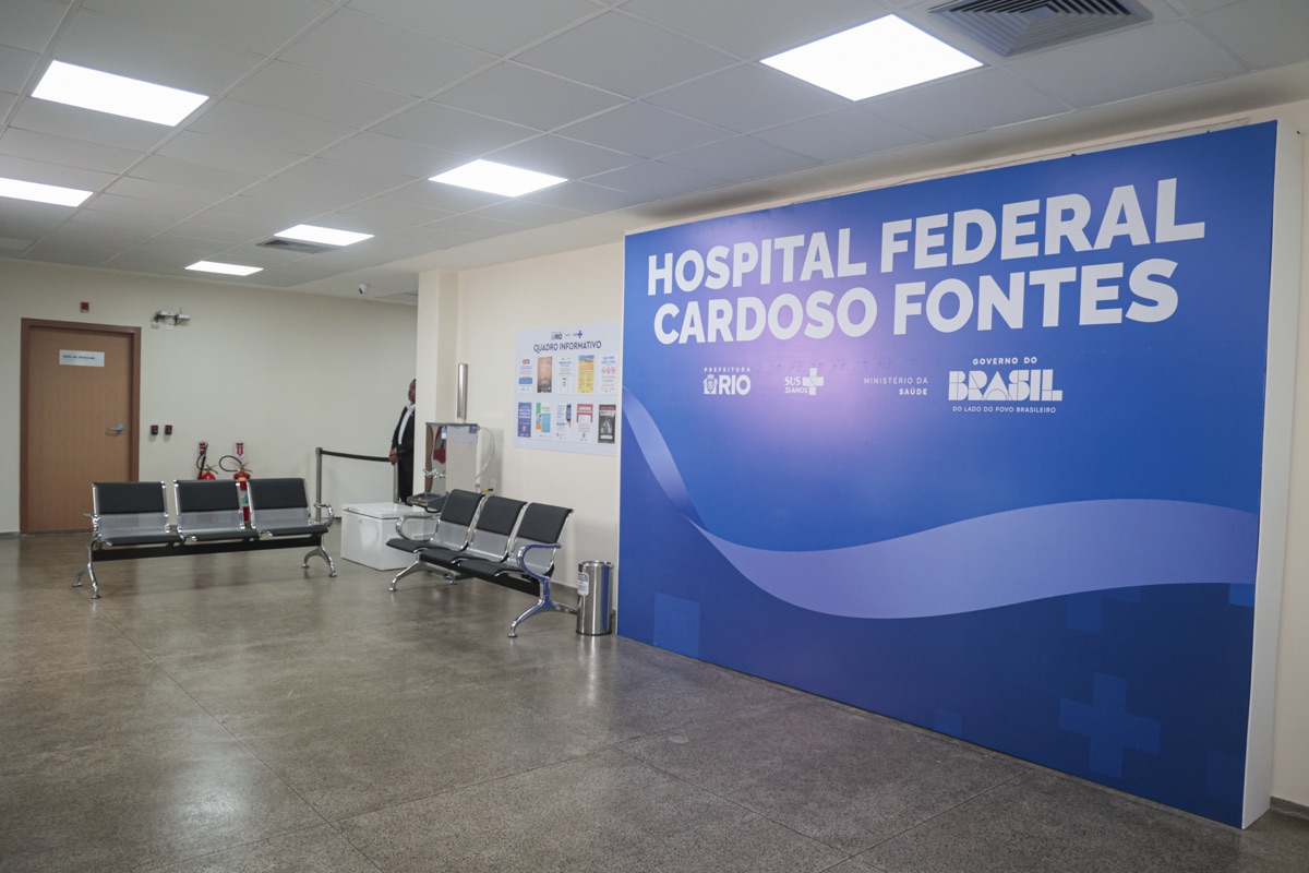 Recepção reformada do Hospital Federal Cardoso Fontes