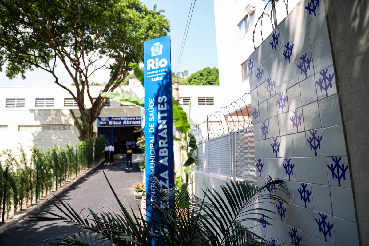 Entrada do Centro Municipal de Saúde Eliza Abrantes